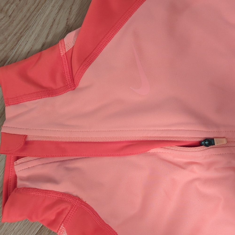 Nike exercise top - Picture 4 of 5